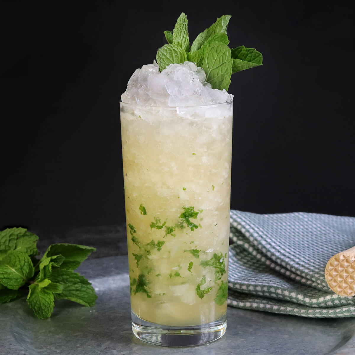 A refreshing Mojito cocktail with lime and mint